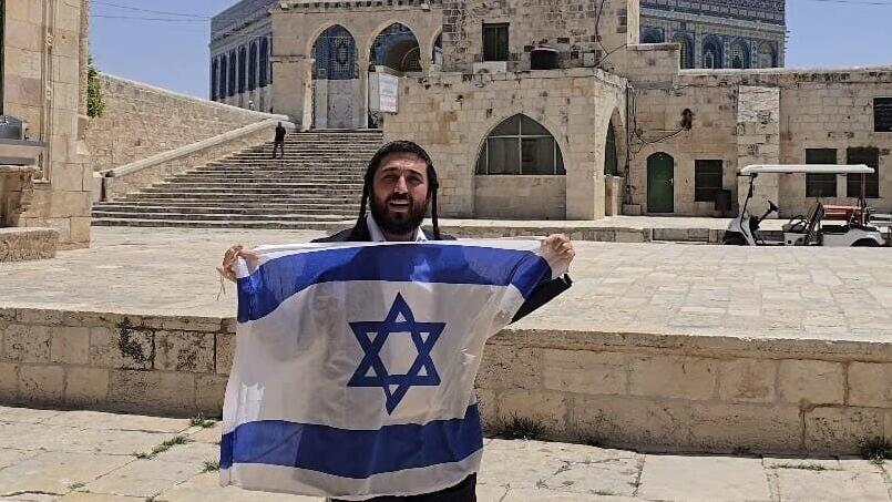 ח"כ סוכות הניף את דגל ישראל בהר הבית