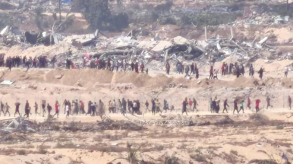תורים לקבלת חבילות סיוע ההומניטרי בעזה