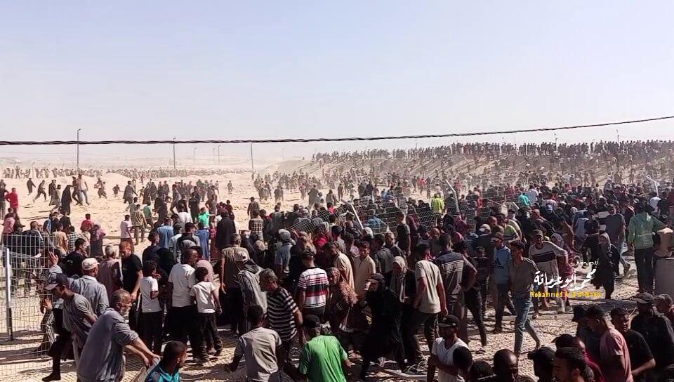 Gazans storm food distribution center תיעוד: פריצה לאחד ממתחמי החלוקה ברצועת עזה, נסיגת עובדים אמריקנים - וירי ממסוקים