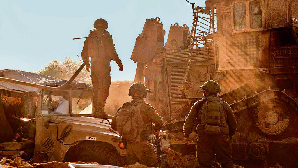 IDF forces in the Gaza (Yedioth Ahronoth) yk14386753