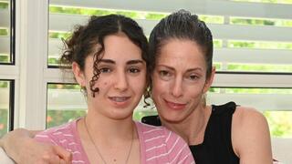 אילה גנות ובתה הילה שסובלת מאלרגיה לחלב