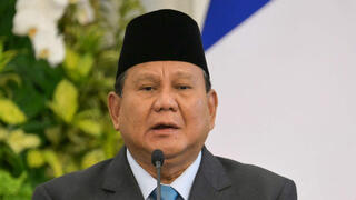 נשיא אינדונזיה פרבואו סביאנטו במסיבת עיתונאים עם נשיא צרפת, עמנואל מקרון