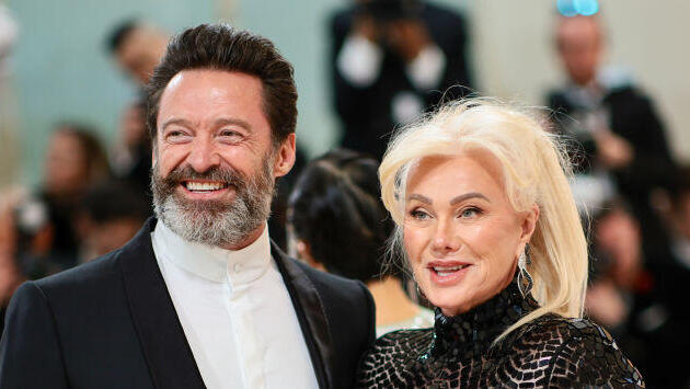 יו ג'קמן ודבורה-לי פורנס 