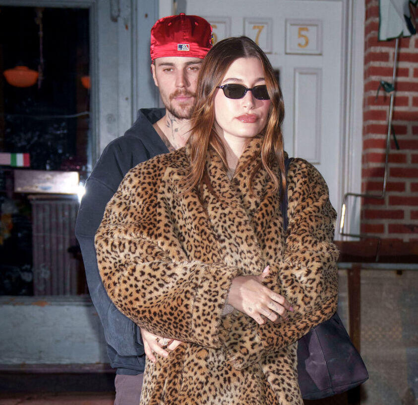 היילי בולדווין ביבר ג'סטין ביבר