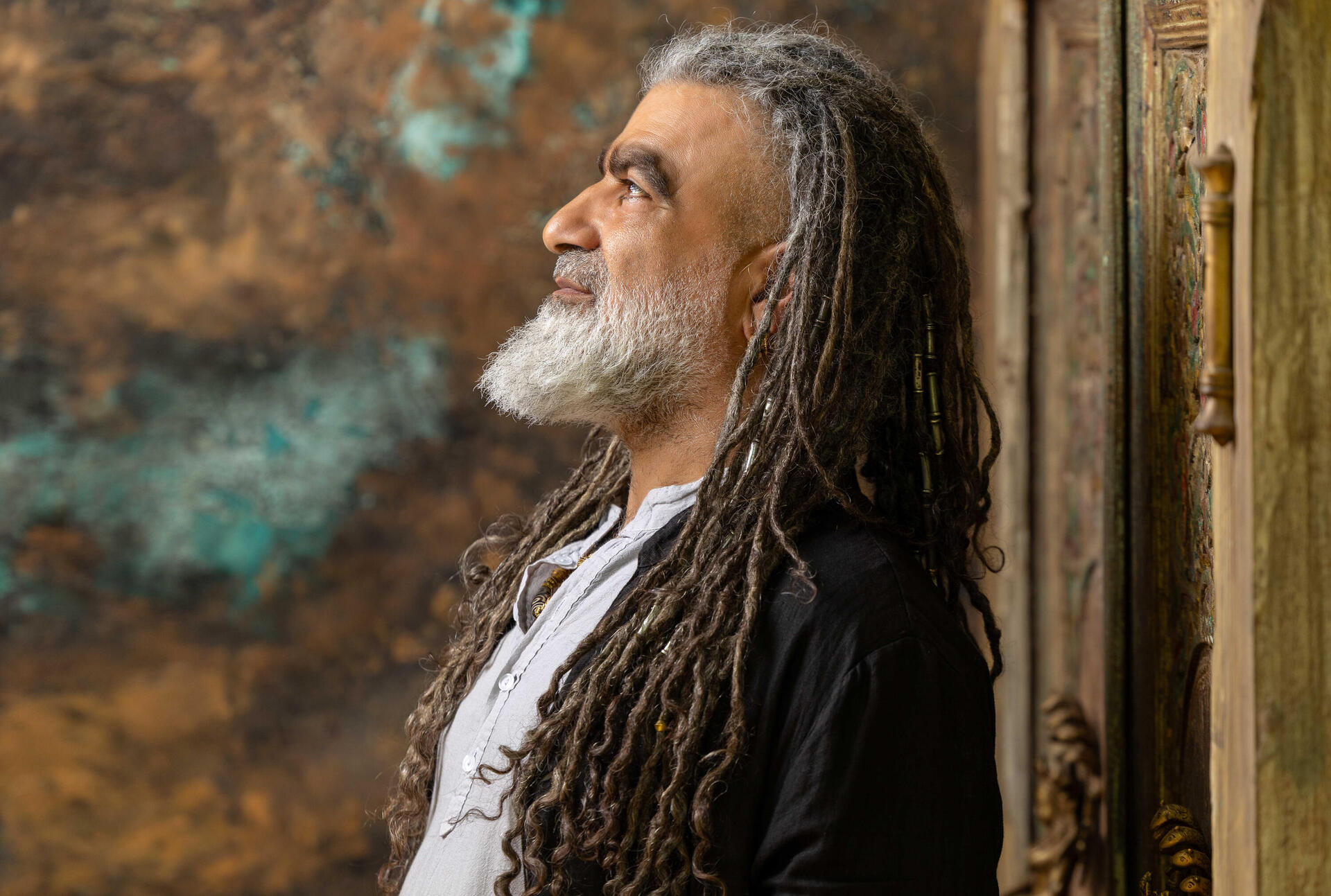 	מוש בן ארי מדבר על ההתאוששות מאירוע הלב, וחוגג 20 שנה לאלבום "דרך"  