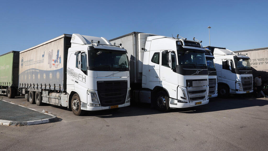 משאיות הסיוע בכניסה לרצועת עזה, מעבר כרם שלום