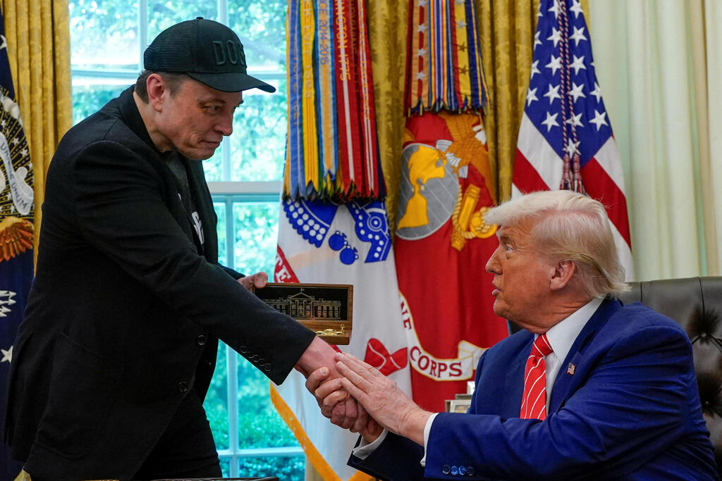 Elon Musk and U. S. President Donald Trump at a press conference announcing his departure from the White House (Photo: Nathan Howard / Reuters) מסיבת עיתונאים של דונלד טראמפ ואילון מאסק