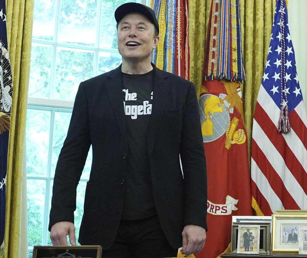 The ultimate tech bro. Elon Musk (Photo: Evan Vucci/ AP) מסיבת עיתונאים של דונלד טראמפ ואילון מאסק