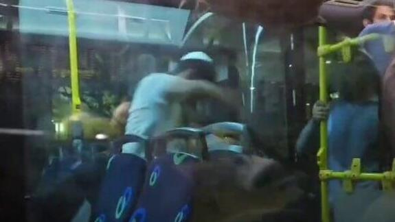 תיעוד: אוהדי בית"ר תקפו נהגי אוטובוס ערבים אחרי ההפסד בגמר הגביע