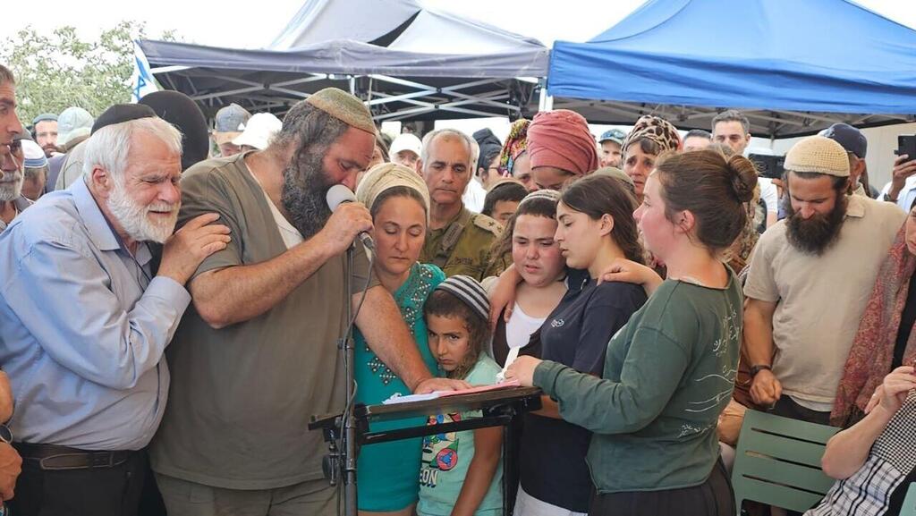 The family of David Libi (Photo: Binyamin Spokesperson) הלוויתו של דוד ליבי