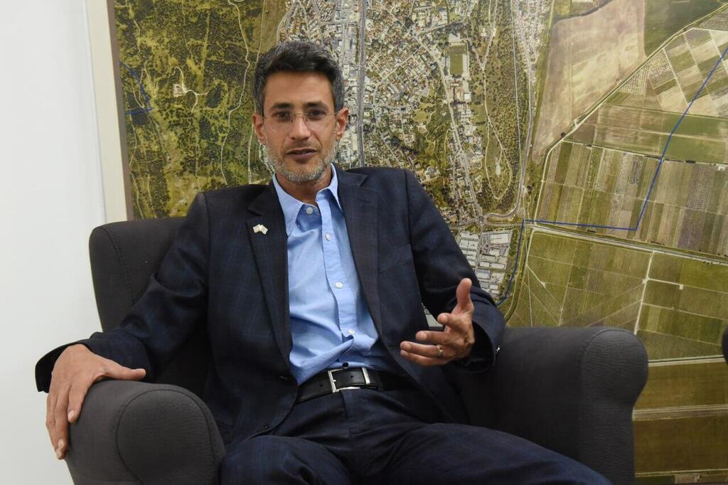 Kiryat Shmona Mayor Avihai Stern (Photo: Avihu Shapira) קריית שמונה בקריסה