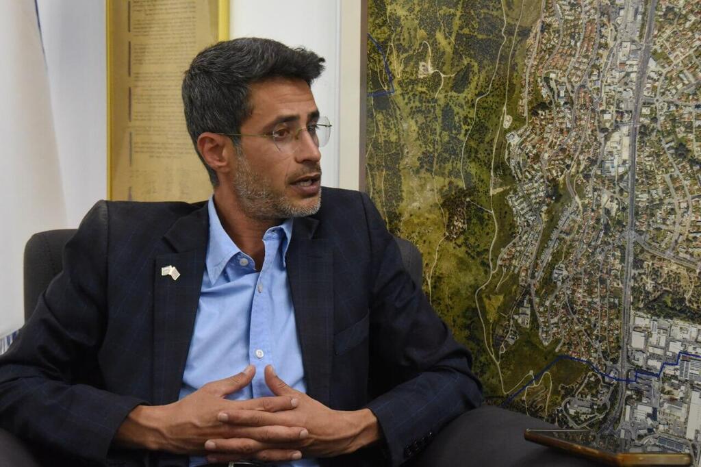 Kiryat Shmona Mayor Avichai Stern (Photo: Avihu Shapira) קריית שמונה בקריסה