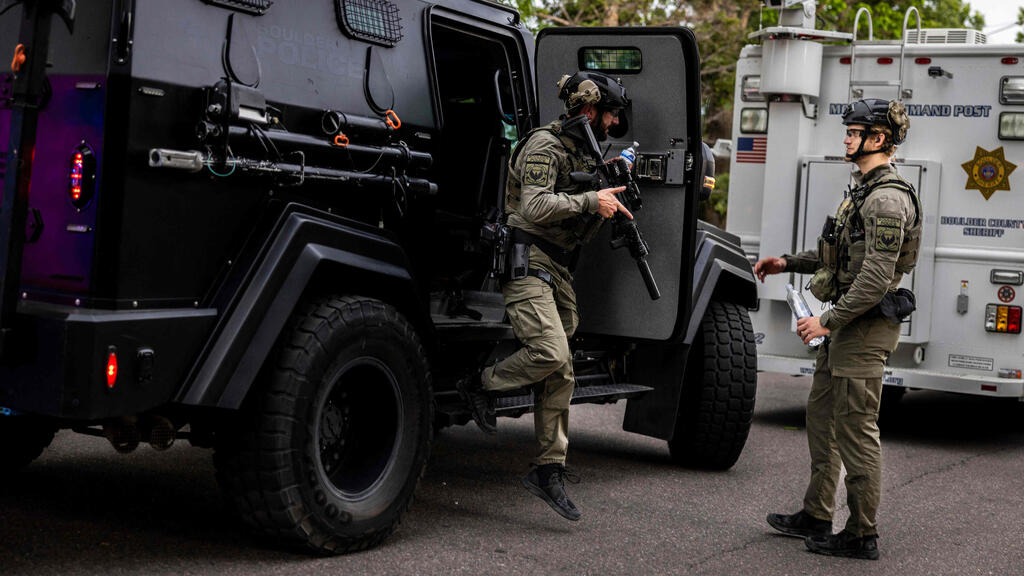 Police forces after the Molotov cocktail terror attack (Photo: Chet Strange/Getty Images/AFP) המשטרה בבולדר באזור פיגוע בקבוקי התבערה