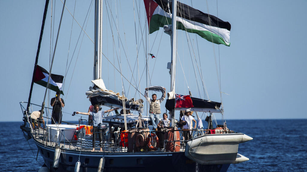Судно Madleen на пути в Газу (Фото: AP Photo/Salvatore Cavalli Freedom Flotilla Coalition/via REUTERs) משט לשבירת מצור ברצועת עזה מדלין
