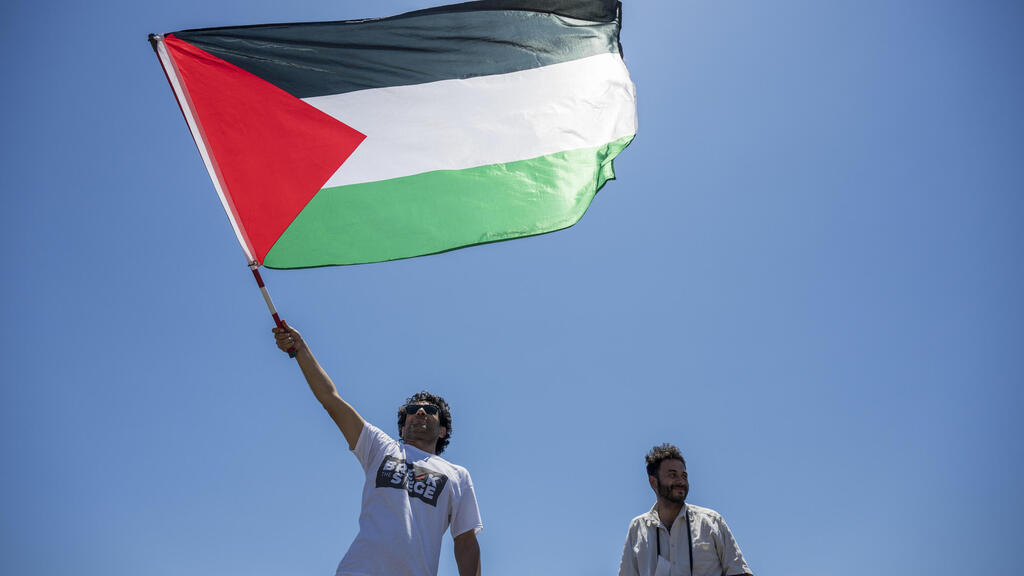 Activists on board the Madleen flotilla (Photo: Salvatore Cavalli Freedom Flotilla Coalition/via Reuterss) משט לשבירת מצור ברצועת עזה מדלין