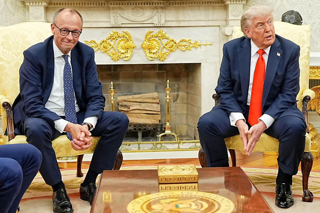 נשיא ארה"ב דונלד טראמפ עם קנצלר גרמניה פרידריך מרץ