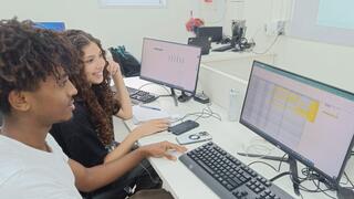 התלמיד גואלו מנגיסטאב והתלמידה אור בכר 