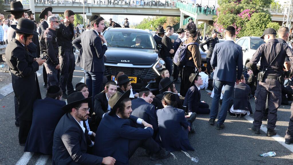 Haredi protest against IDF enlistment (Photo: Shaul Golan) מחאת חרדים בבני ברק