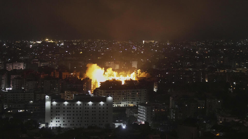 Attacks in Dahiyya, Beirut, Lebanon (Photo: Hassan Ammar/AP) תקיפות בדאחייה ביירות לבנון