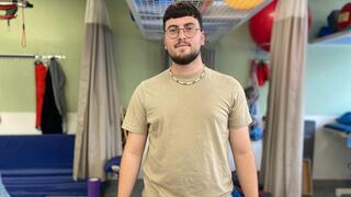 עומר ריינהולד' טיפול עם הפיזיותרפיסט יותם ינאי בביה"ח השיקומי רעות תל אביב
