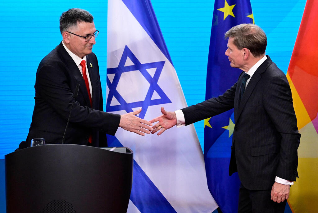 פגישתם של שר החוץ גדעון סער ושר החוץ של גרמניה יוהאן ודפול 