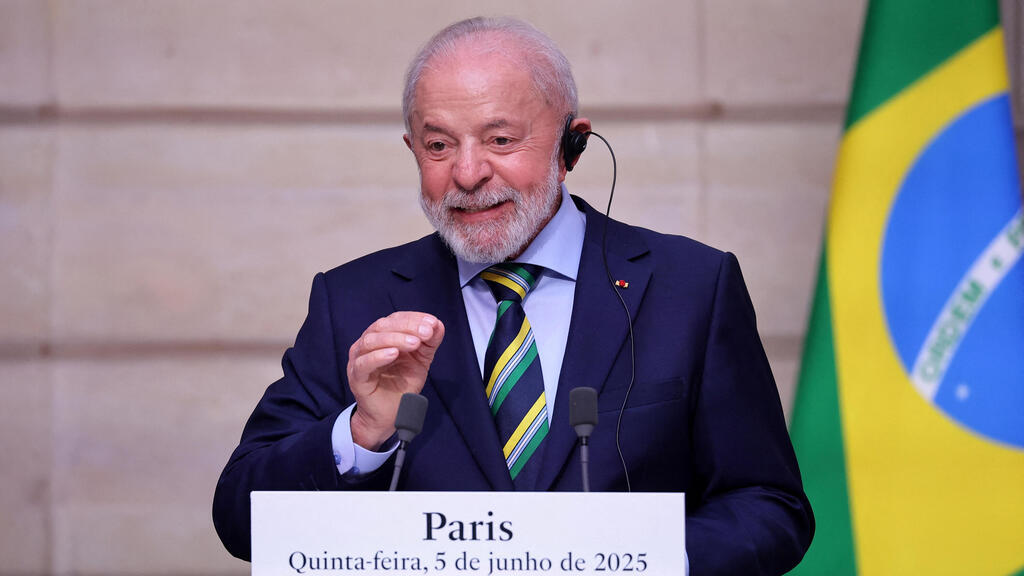 Will be 81 by the next election, Brazil’s President Luiz Inácio Lula da Silva (Photo: Christoph Petit Tesson/ Reuters) שיא ברזיל לואיז אינסיו לולה דה סילבה נואם במסיבת עיתונאים עם נשיא צרפת עמנואל מקרון