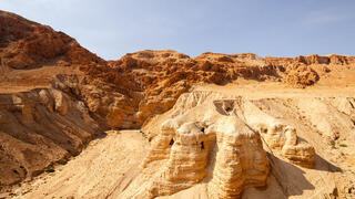 מערה מס' 4 בה התגלו רוב מגילות מדבר יהודה