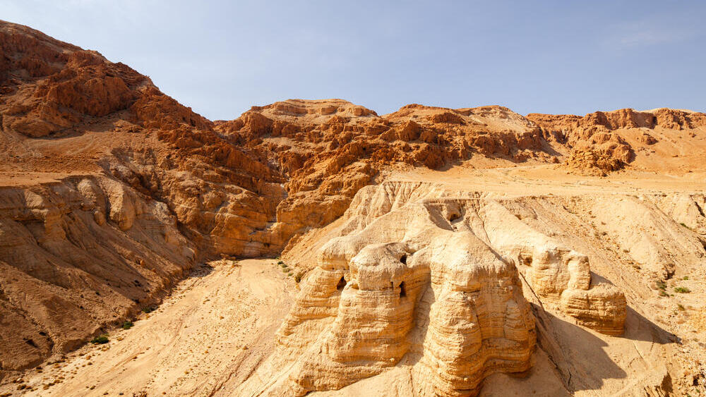 מערה מס' 4 בה התגלו רוב מגילות מדבר יהודה
