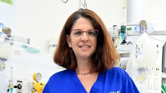 לוצי בהט אחות שעושה הסבה ללימודי רפואה