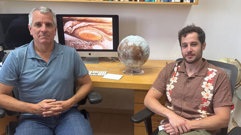Yohai Kaspi (left) and Gidi Yoffe (Photo: Nimrod Gabriel, Weizmann Institute of Science) Yohai Kaspi (left) and Gidi Yoffe