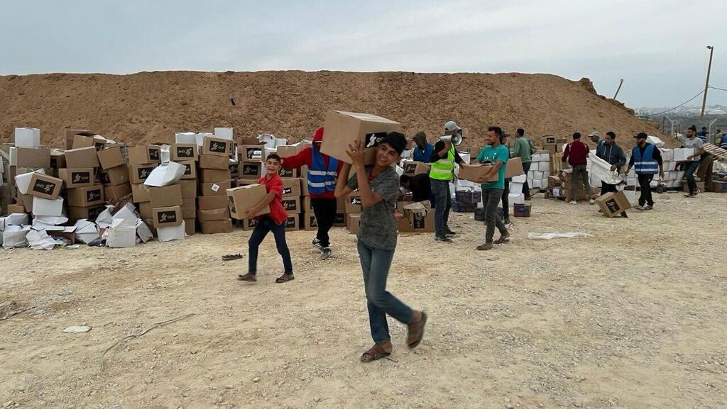 Distribution of humanitarian aid in the Gaza Strip by the Gaza Humanitarian Fund (Photo: GHF) חלוקת סיוע הומניטרי ברצועת עזה על ידי GHF