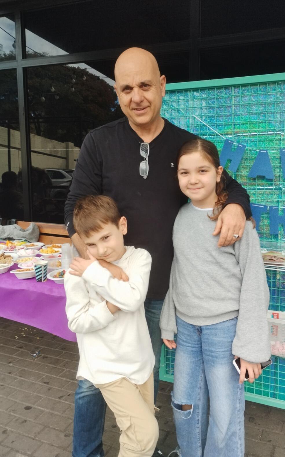 רפאל פלג וילדיו