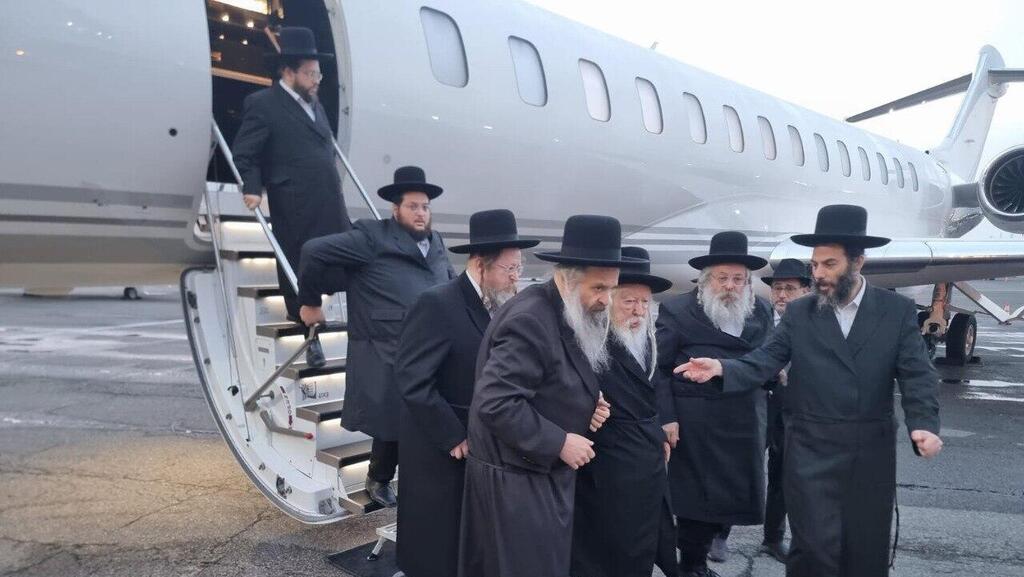 The Ger Rebbe exits Landau’s private plane האדמו"ר מגור הגיע לארה"ב במטוס פרטי