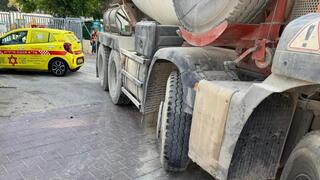 הולכת רגל נפגעה ממשאית ברחוב בלפור באשדוד