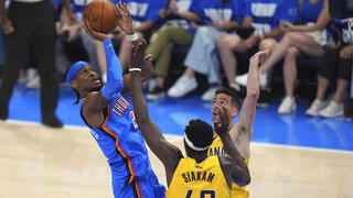 גילד'ס אלכסנדר קולע לסל