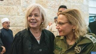 הפרקליטה הצבאית הראשית, אלופה יפעת תומר-ירושלמי, עם היועצת המשפטית לממשלה גלי בהרב-מיארה