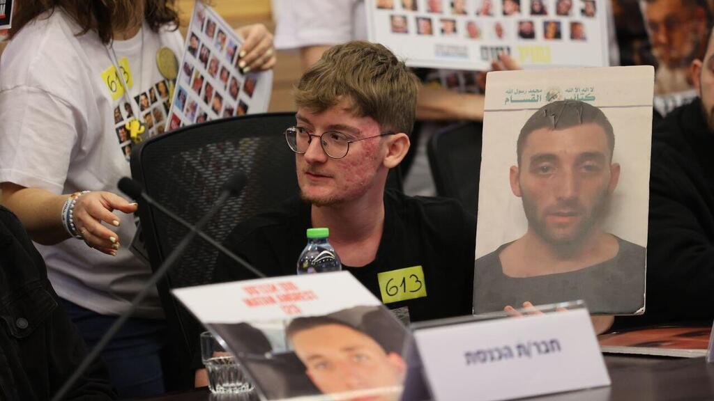 Ofir Angrest is working for the return of his brother, Matan, who is being held hostage in Gaza (Photo: Alex Kolomoisky ) משפחות חטופים בדיון בוועדת הכלכלה בכנסת