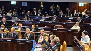 נתניהו העביר פתק לאדלשטיין דרך איש משמר