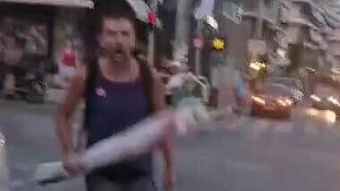 ישראלי הותקף על ידי פרו פלסטיניים באתונה: ״פאק ישראל, פאק ציוניסט״