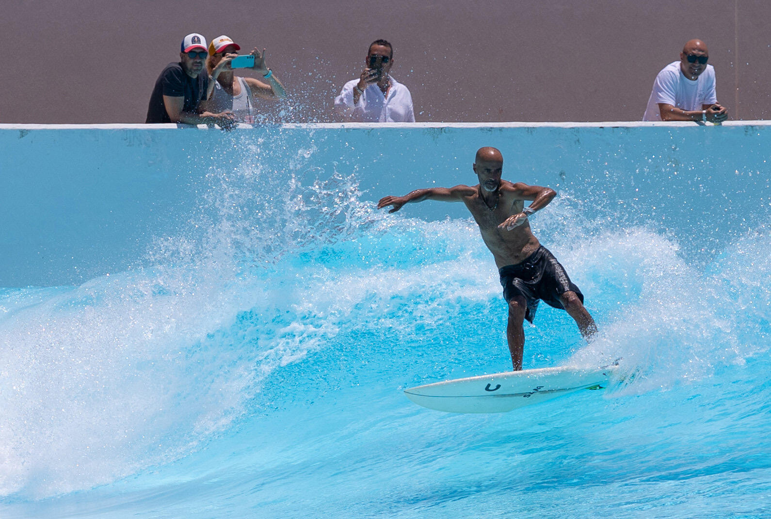 אלי פיניש גולש בפארק הגלישה החדש 