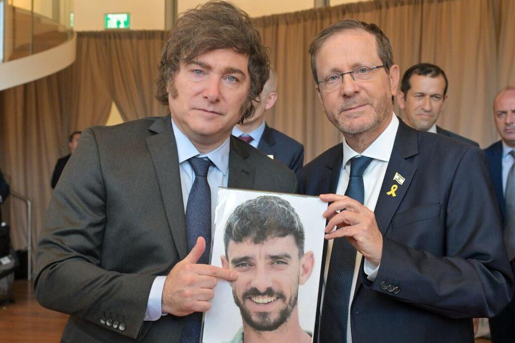 Presidents Javier Milei and Isaac Herzog marked the 28th birthday of hostage Ariel Cunio, who holds Argentine citizenship. (Photo: Koby Gideon/GPO) נשיא המדינה ונשיא ארגנטינה ציינו את יום הולדתו השני בשבי של החטוף אריאל קוניו