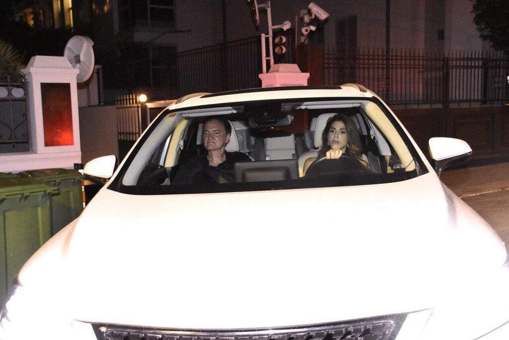 דניאלה פיק וקוונטין טרנטינו ביציאה ממסעדה