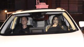 דניאלה פיק וקוונטין טרנטינו ביציאה ממסעדה