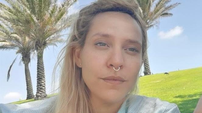 מעיין איזנר, הגישה את התביעה נגד אל על