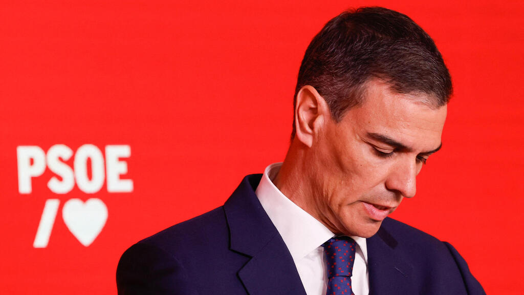 Ispanijos ministras pirmininkas Pedro Sanchezas atsiprašė žmonių, atsiprašau už jo asocijuotą korupciją