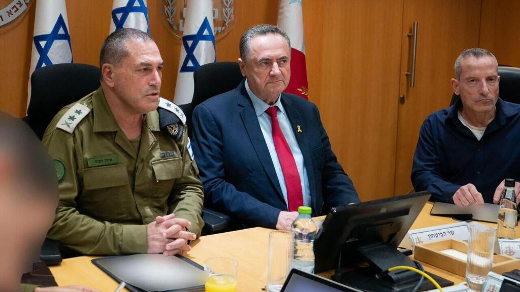 IDF Chief of Staff Eyal Zamir and Defense Minister Israel Katz duirng Israel's strike on targets in Iran on Friday (Photo: Defense Ministry) שר הביטחון והרמטכ"ל בישיבה שעות ספורות לפני פתיחת מבצע "עם כלביא" באיראן