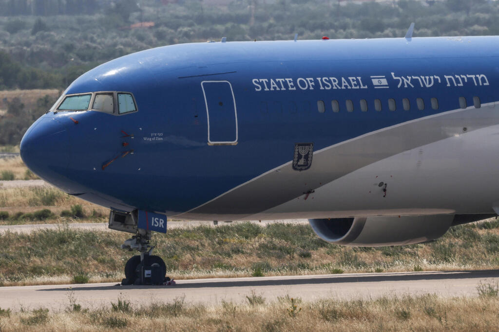 Wing of Zion aircraft (Photo: REUTERS/Stelios Misinas) כנף ציון