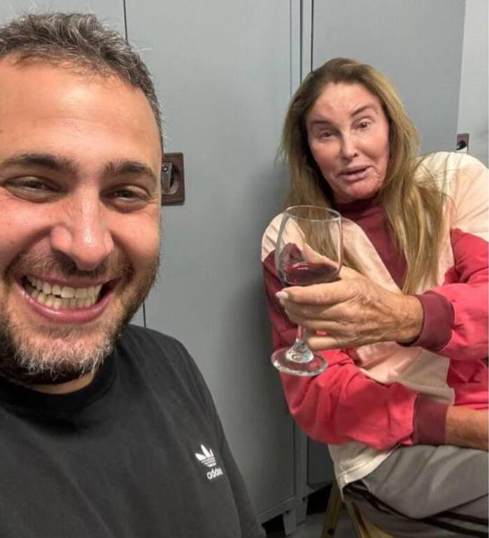 קייטלין ג'נר שותה יין עם רגב גור בזמן האזעקה