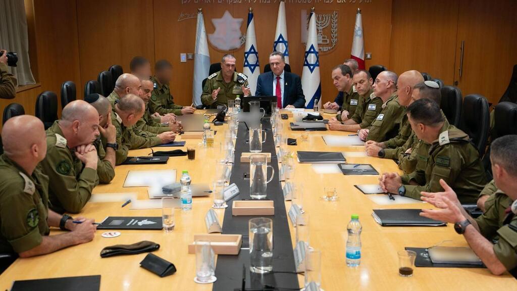 The defense minister and IDF chief meet just hours before the start of Operation Rising Lion in Iran (Photo: Ariel Hermoni/Defense Ministry) שר הביטחון והרמטכ"ל בישיבה שעות ספורות לפני פתיחת מבצע "עם כלביא" באיראן