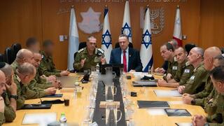שר הביטחון והרמטכ"ל בישיבה שעות ספורות לפני פתיחת מבצע "עם כלביא" באיראן